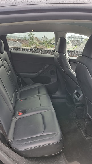 Tesla Model Y 6 of 10