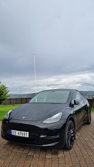 Tesla Model Y 2 of 10