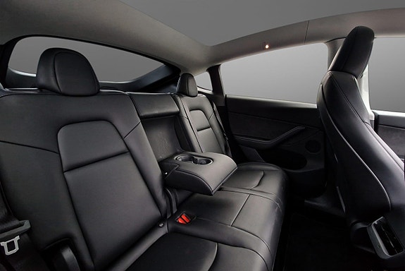 Tesla Model Y 7 of 8