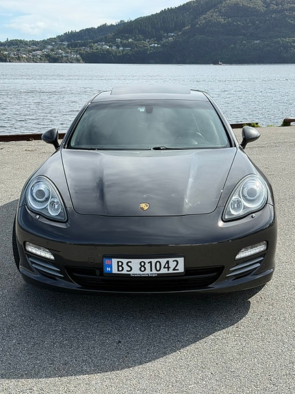 Porsche Panamera 4 3 of 30