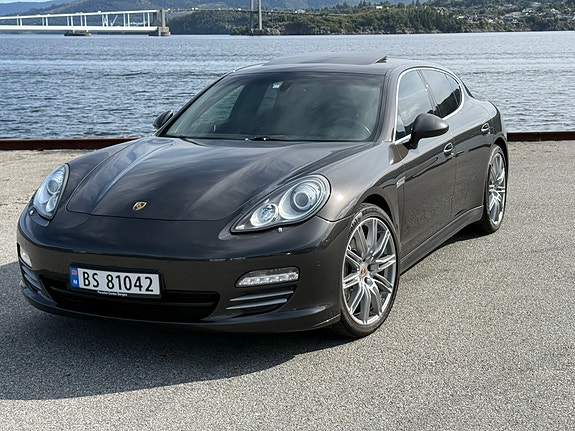 Porsche Panamera 4 2 of 30