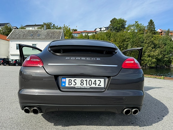 Porsche Panamera 4 10 of 30