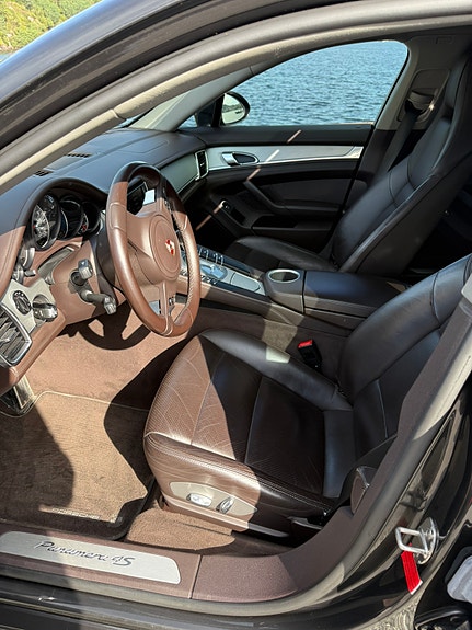 Porsche Panamera 4 14 of 30