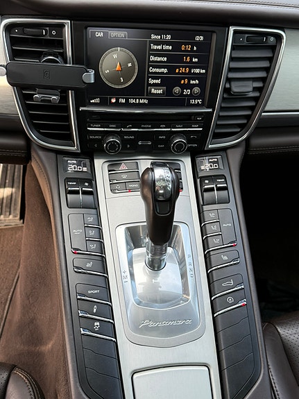 Porsche Panamera 4 18 of 30