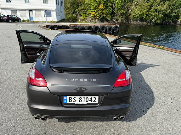 Porsche Panamera 4 12 of 30