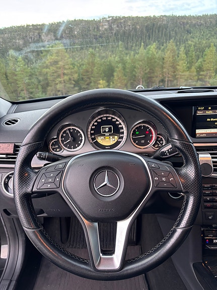 Mercedes-Benz E220 d 24 of 30