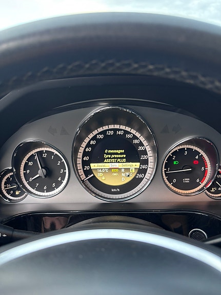 Mercedes-Benz E220 d 27 of 30