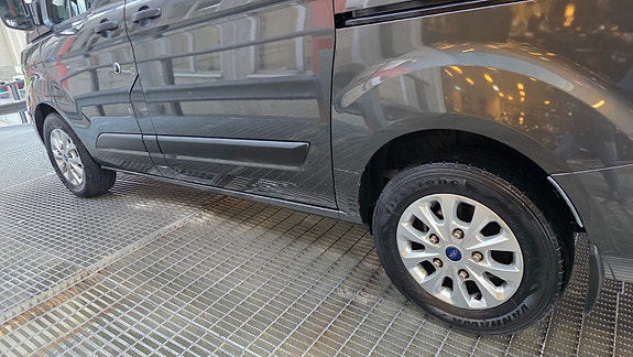 Ford Transit Custom 17 of 30
