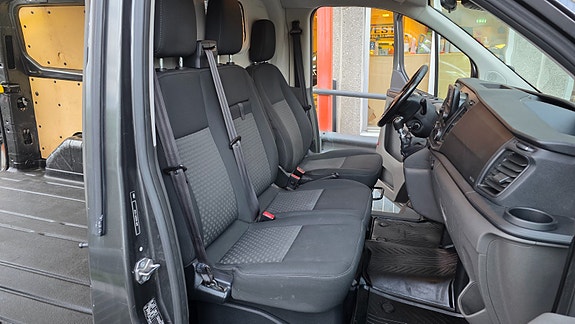 Ford Transit Custom 28 of 30