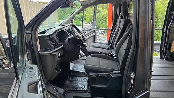 Ford Transit Custom 25 of 30