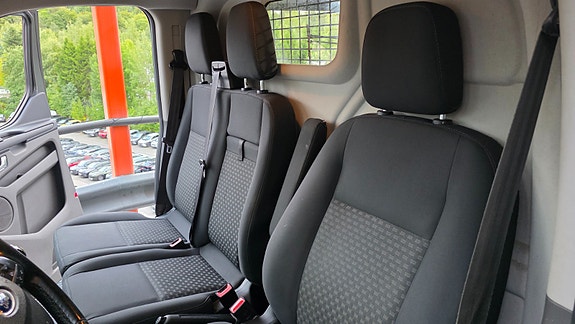 Ford Transit Custom 27 of 30