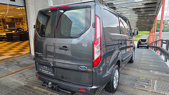 Ford Transit Custom 11 of 30