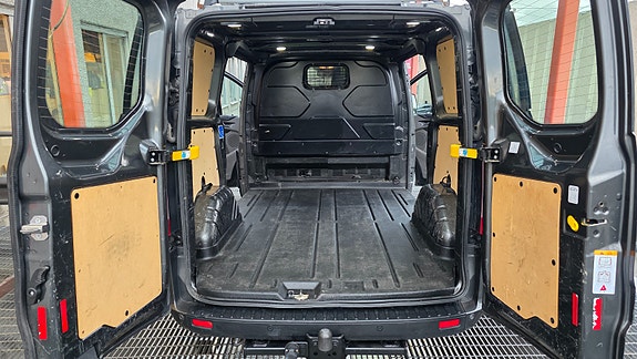 Ford Transit Custom 20 of 30