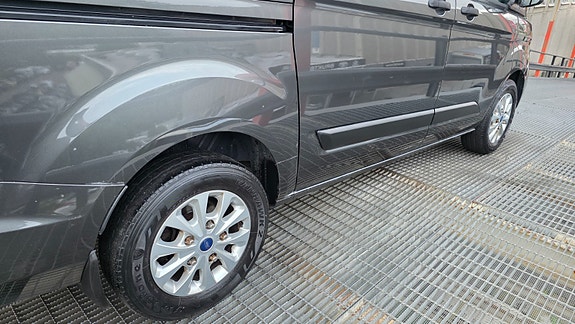 Ford Transit Custom 13 of 30