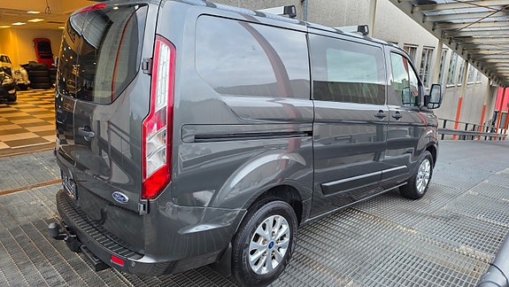 Ford Transit Custom 12 of 30