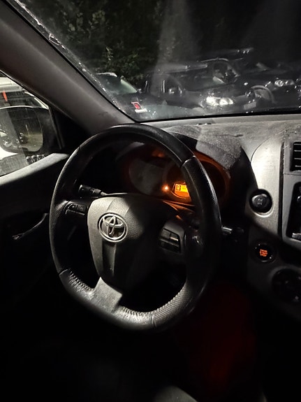 Toyota RAV4 6 of 14