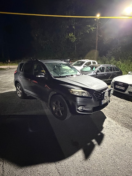 Toyota RAV4 2 of 14