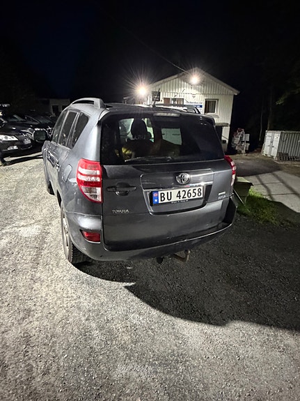 Toyota RAV4 4 of 14