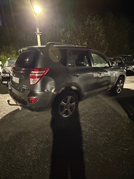 Toyota RAV4 3 of 14