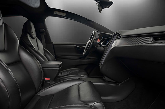 Tesla Model X 16 of 30