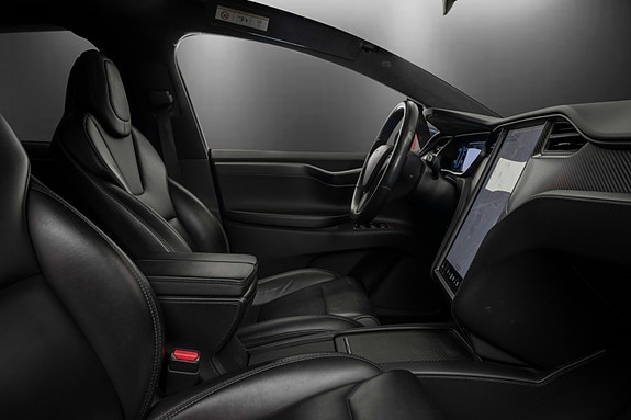Tesla Model X 18 of 30