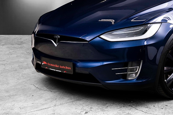 Tesla Model X 2 of 30