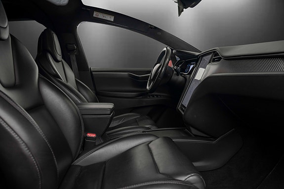 Tesla Model X 17 of 30