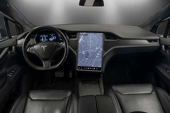 Tesla Model X 15 of 30