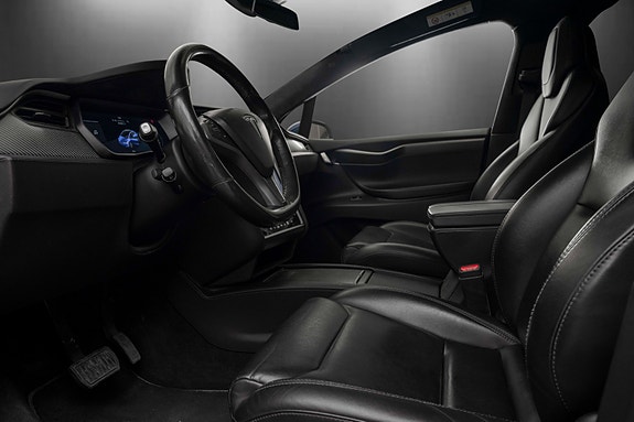 Tesla Model X 10 of 30