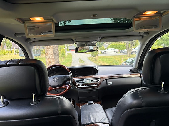 Mercedes-Benz S550 20 of 30