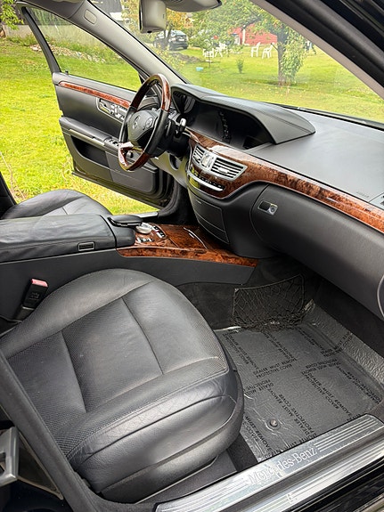 Mercedes-Benz S550 27 of 30