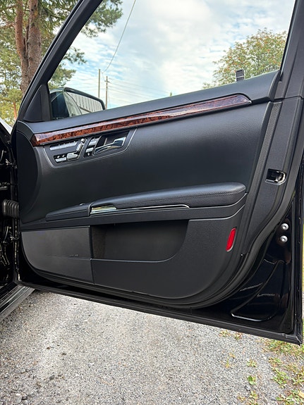Mercedes-Benz S550 25 of 30