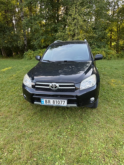 Toyota RAV4 2 of 10