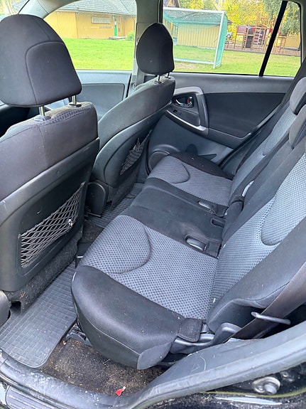 Toyota RAV4 6 of 10