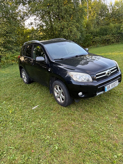 Toyota RAV4 3 of 10