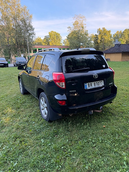 Toyota RAV4 5 of 10