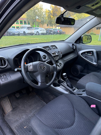 Toyota RAV4 7 of 10