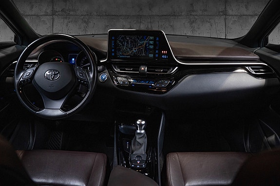 Toyota C-HR 28 of 30