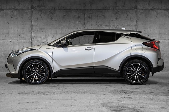 Toyota C-HR 5 of 30