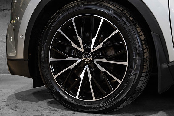 Toyota C-HR 6 of 30