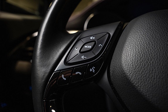 Toyota C-HR 12 of 30
