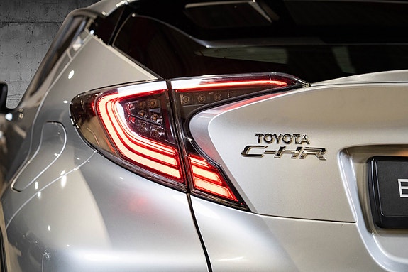 Toyota C-HR 10 of 30