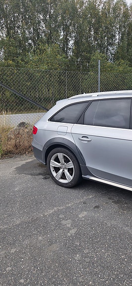 Audi A4 allroad 2 of 6