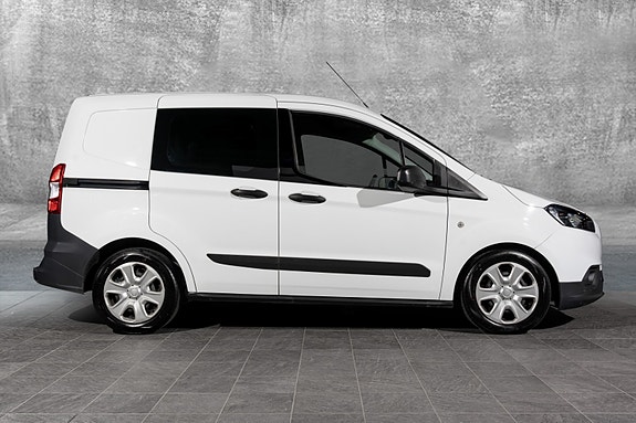 Ford Transit Courier 11 of 29
