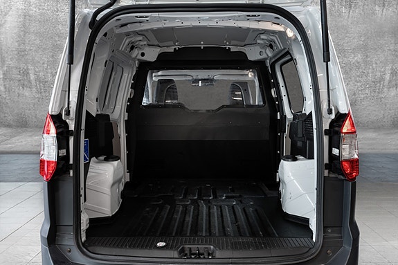 Ford Transit Courier 29 of 29