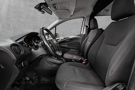 Ford Transit Courier 16 of 29
