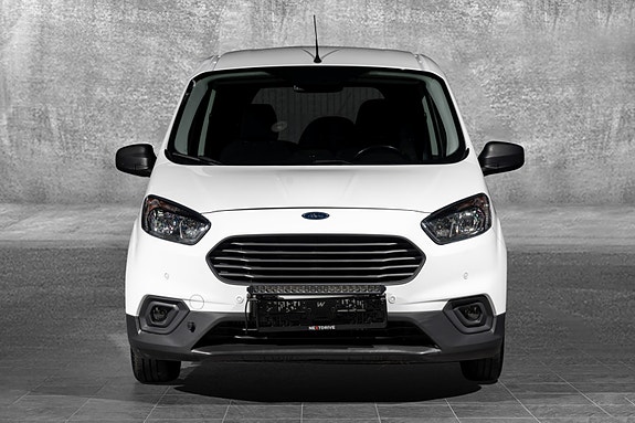 Ford Transit Courier 4 of 29