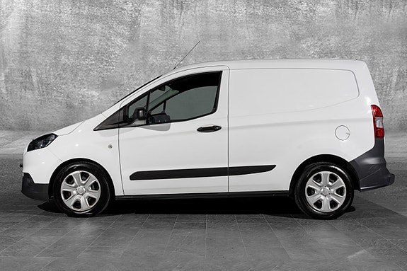 Ford Transit Courier 10 of 29