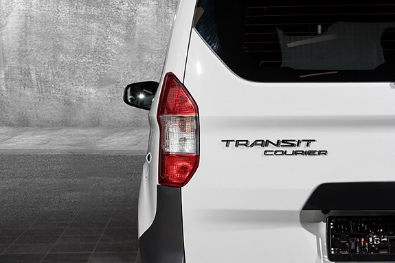 Ford Transit Courier 9 of 29
