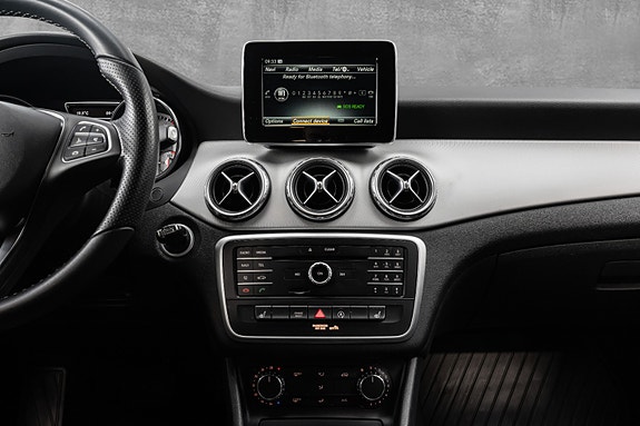 Mercedes-Benz GLA180 26 of 30